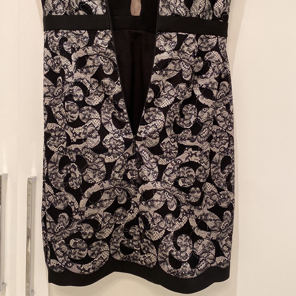 Beautiful dress! Gently worn ones. Dress has pockets. - Picture 10 of 11